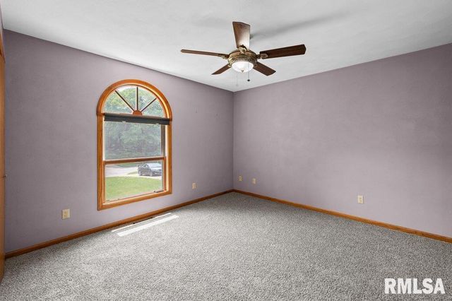 211 EAGLE RIDGE Road, Muscatine, IA 52761