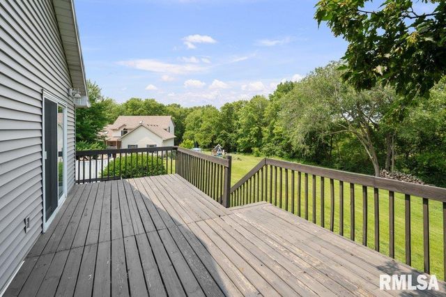 211 EAGLE RIDGE Road, Muscatine, IA 52761