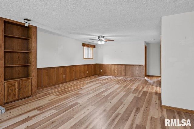 211 EAGLE RIDGE Road, Muscatine, IA 52761