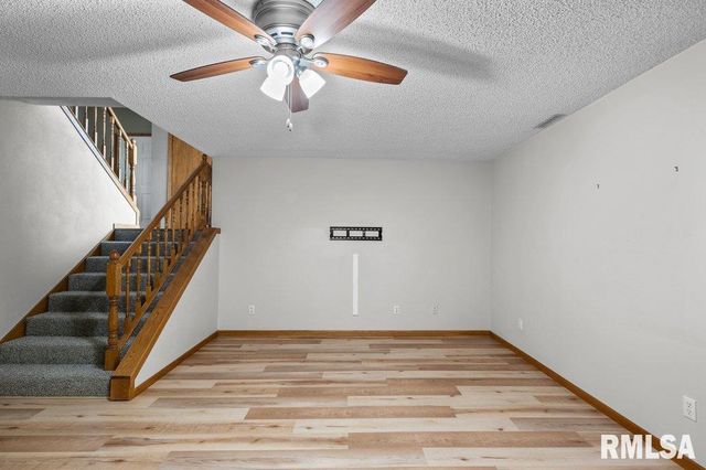 211 EAGLE RIDGE Road, Muscatine, IA 52761