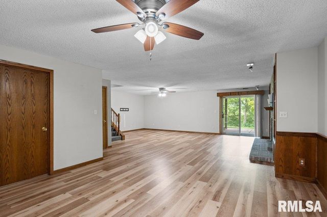 211 EAGLE RIDGE Road, Muscatine, IA 52761