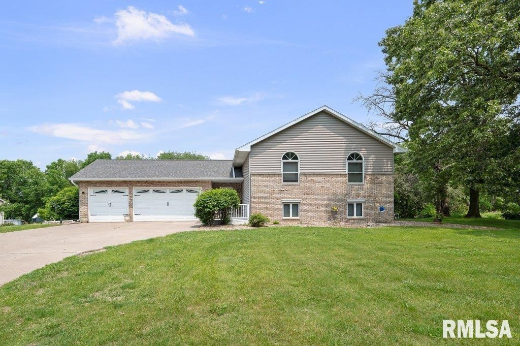 211 EAGLE RIDGE Road, Muscatine, IA 52761