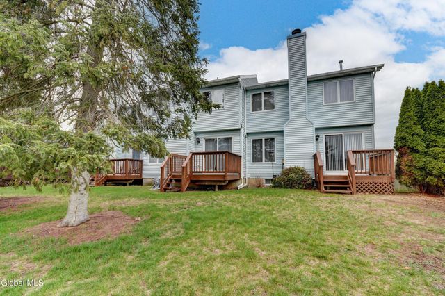 12 White Rock Circle, Colonie, NY 12205