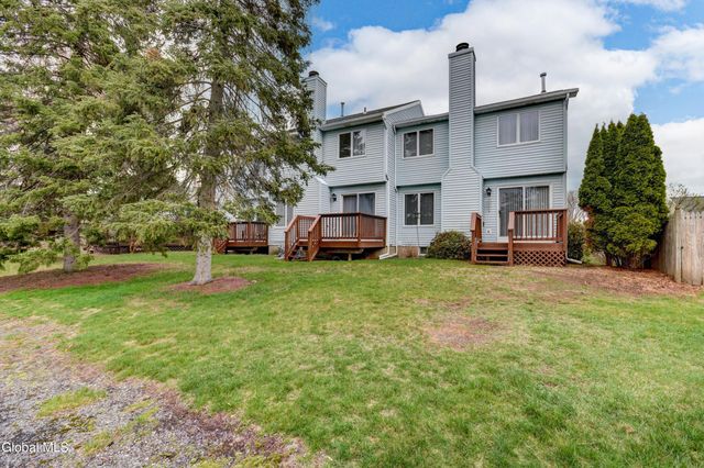 12 White Rock Circle, Colonie, NY 12205