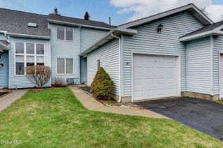 12 White Rock Circle, Colonie, NY 12205