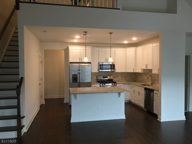 36 Elston Ct, Wanaque Boro, NJ 07420