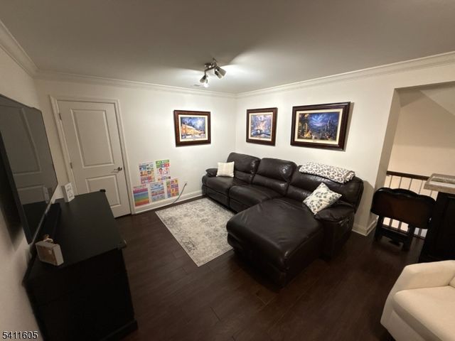 36 Elston Ct, Wanaque Boro, NJ 07420