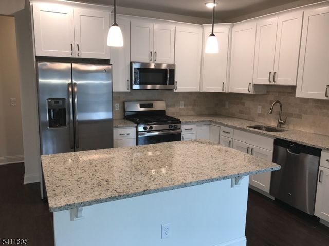 36 Elston Ct, Wanaque Boro, NJ 07420