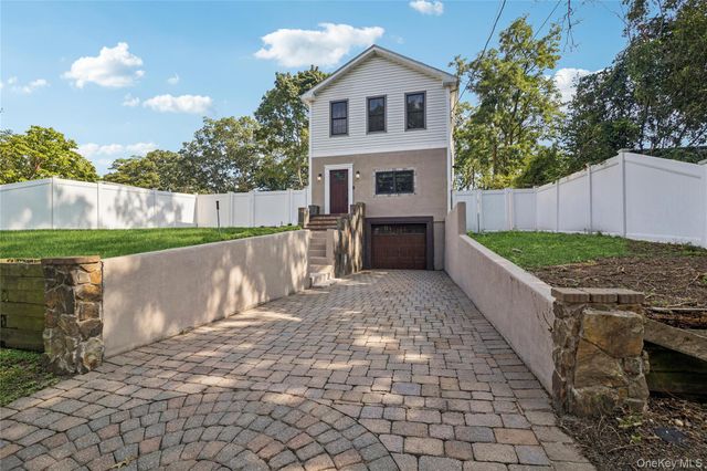 44 Ridgedale Avenue, Farmingville, NY 11738
