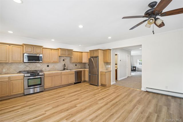 44 Ridgedale Avenue, Farmingville, NY 11738