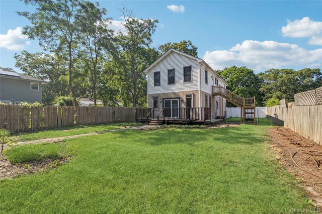 44 Ridgedale Avenue, Farmingville, NY 11738