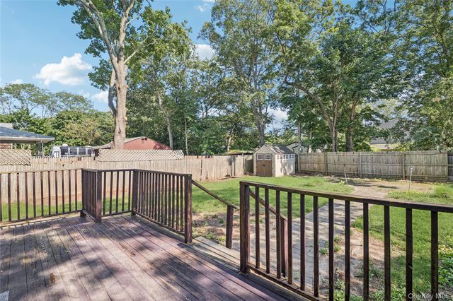 44 Ridgedale Avenue, Farmingville, NY 11738
