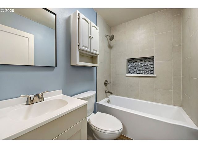 3136 Ne 83RD Ave, Portland, OR 97220