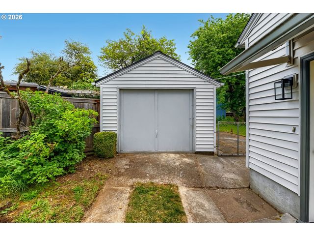3136 Ne 83RD Ave, Portland, OR 97220