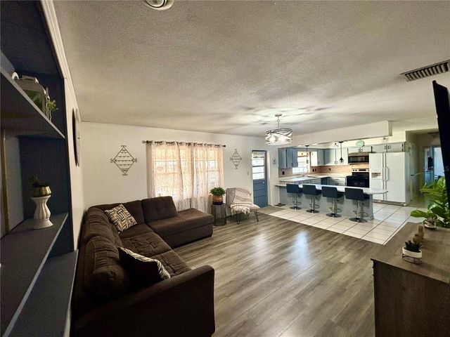 628 W SEMINOLE AVENUE, Eustis, FL 32726