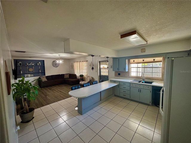 628 W SEMINOLE AVENUE, Eustis, FL 32726