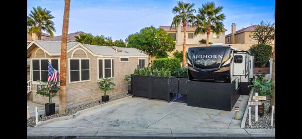 Image 2 of property listing at 84136 Avenue 44 646, Indio, CA 92203