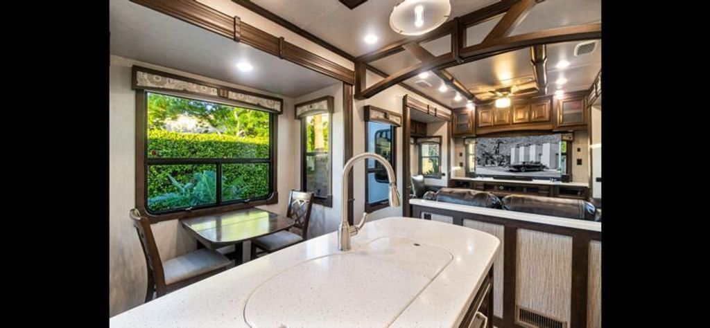 Image 20 of property listing at 84136 Avenue 44 646, Indio, CA 92203