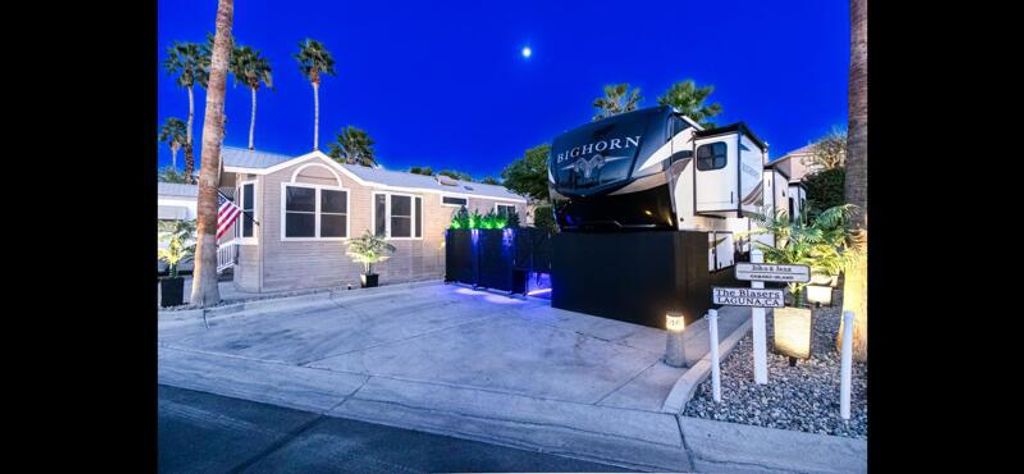 Image 9 of property listing at 84136 Avenue 44 646, Indio, CA 92203