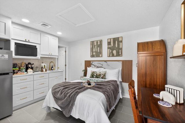 8411 WESTRIDGE DRIVE, Tampa, FL 33615