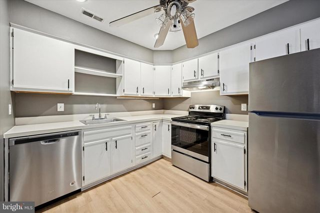 238 COLETTE CT, Levittown, PA 19057