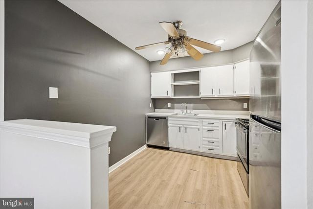 238 COLETTE CT, Levittown, PA 19057