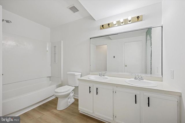 238 COLETTE CT, Levittown, PA 19057