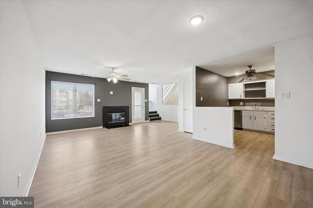 238 COLETTE CT, Levittown, PA 19057