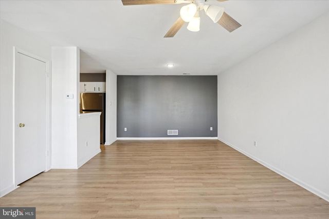 238 COLETTE CT, Levittown, PA 19057