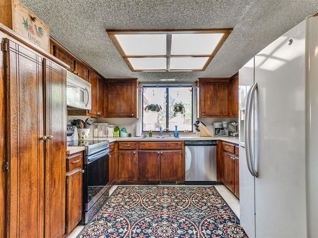 2112 W Rockypoint Drive, Edmond, OK 73003