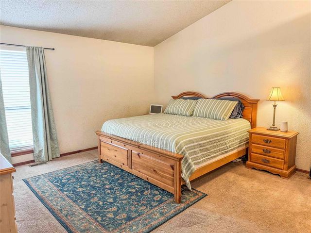 2112 W Rockypoint Drive, Edmond, OK 73003