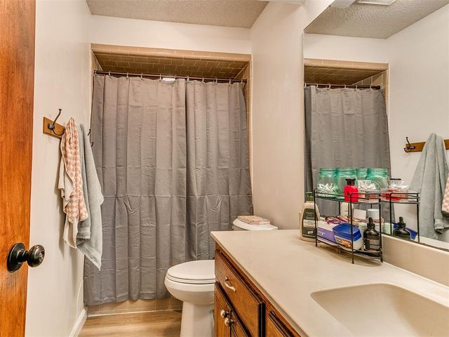 2112 W Rockypoint Drive, Edmond, OK 73003