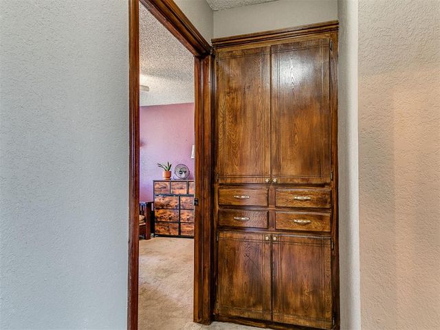 2112 W Rockypoint Drive, Edmond, OK 73003