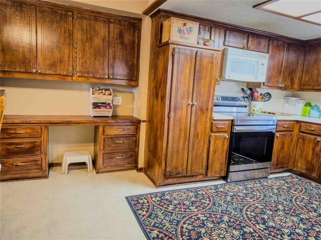 2112 W Rockypoint Drive, Edmond, OK 73003