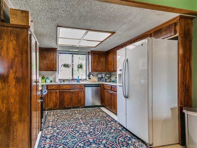 2112 W Rockypoint Drive, Edmond, OK 73003