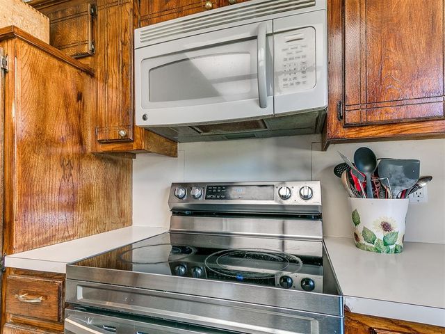 2112 W Rockypoint Drive, Edmond, OK 73003