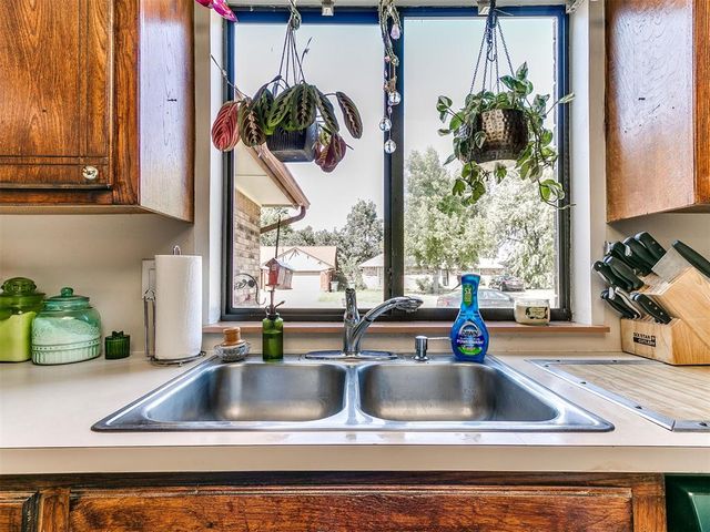 2112 W Rockypoint Drive, Edmond, OK 73003