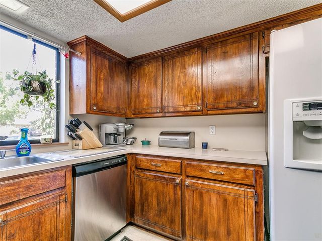 2112 W Rockypoint Drive, Edmond, OK 73003