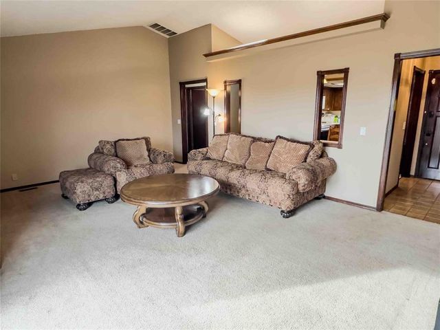 2112 W Rockypoint Drive, Edmond, OK 73003