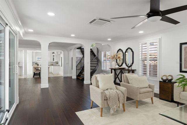 222 11TH AVENUE N, St Petersburg, FL 33701