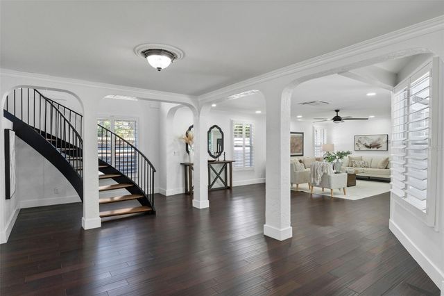 222 11TH AVENUE N, St Petersburg, FL 33701