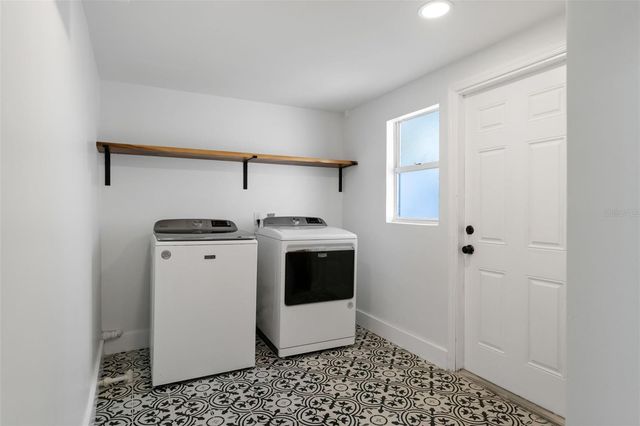 222 11TH AVENUE N, St Petersburg, FL 33701