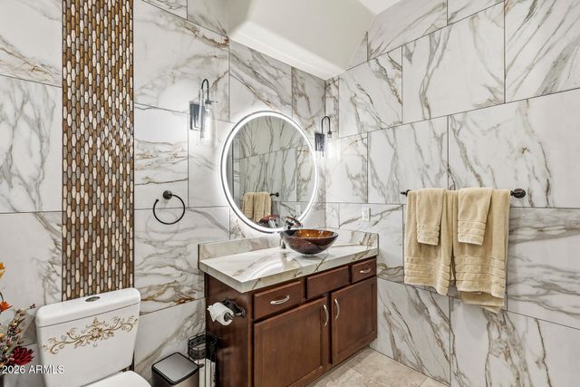 921 E CANYON Way, Chandler, AZ 85249