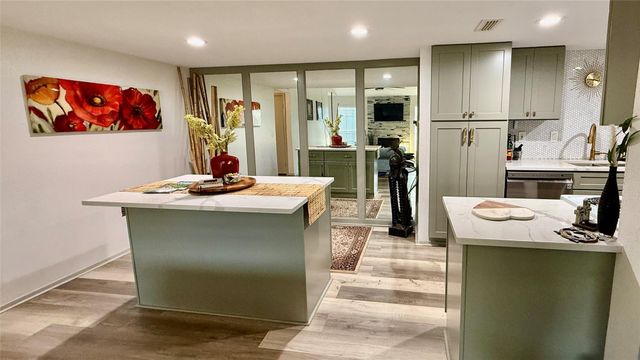 14911 Wunderlich Drive 1706, Houston, TX 77069