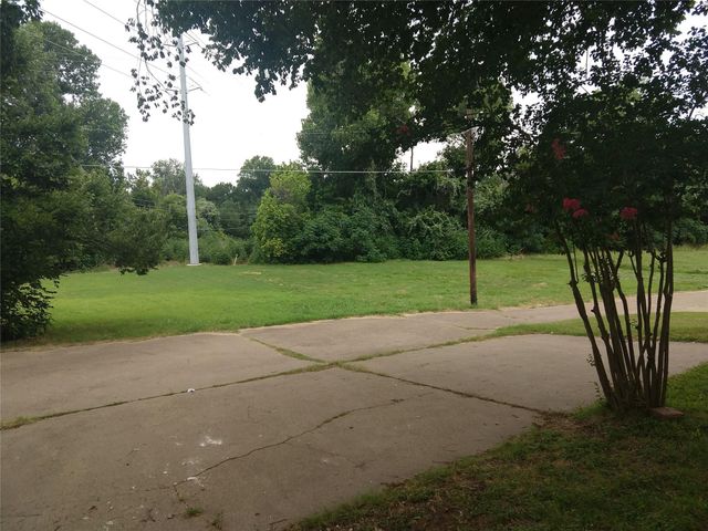 2110 Valleywood Drive, Arlington, TX 76013
