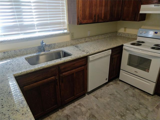 2110 Valleywood Drive, Arlington, TX 76013