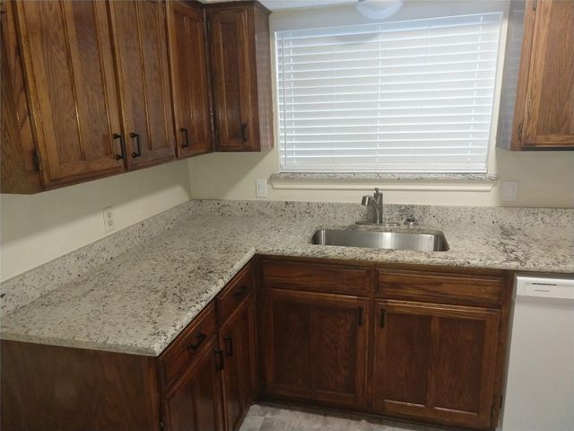 2110 Valleywood Drive, Arlington, TX 76013