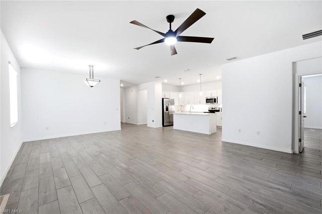 2294 Avocado LN, Naples, FL 34120