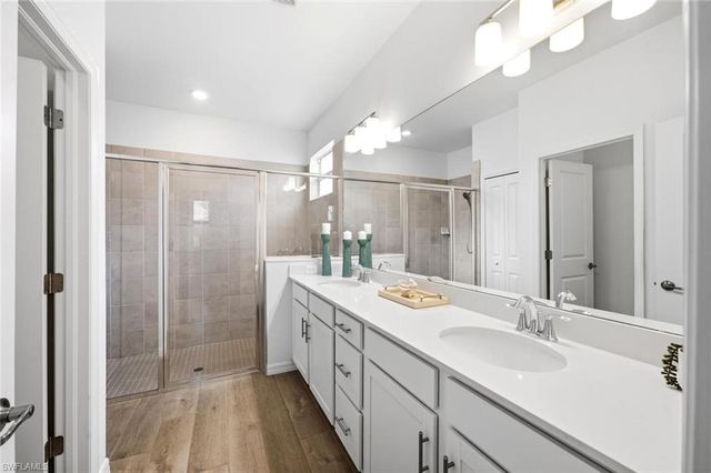 2294 Avocado LN, Naples, FL 34120