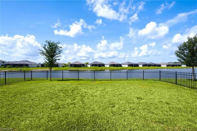 2294 Avocado LN, Naples, FL 34120